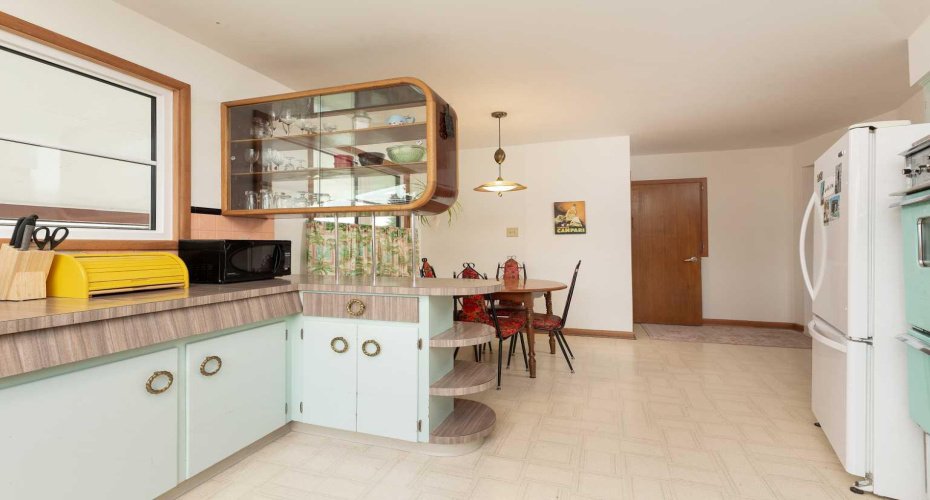 222 27 Street, Lethbridge, Alberta T1J 3R6, 4 Bedrooms Bedrooms, ,2 BathroomsBathrooms,Residential,For Sale,27,A2294375