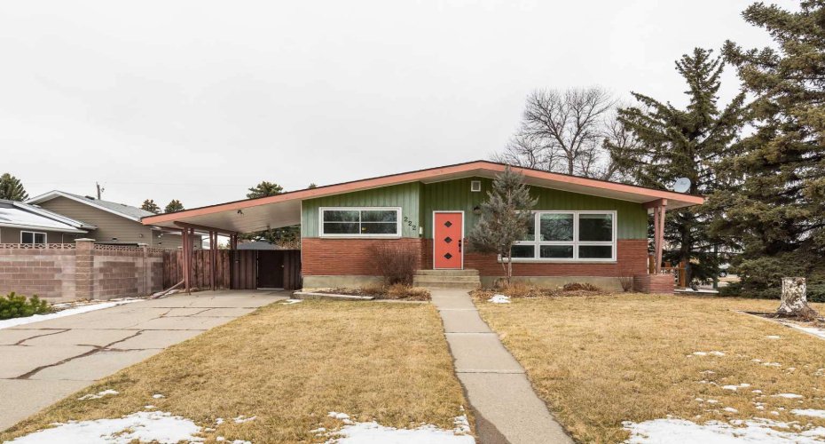 222 27 Street, Lethbridge, Alberta T1J 3R6, 4 Bedrooms Bedrooms, ,2 BathroomsBathrooms,Residential,For Sale,27,A2294375