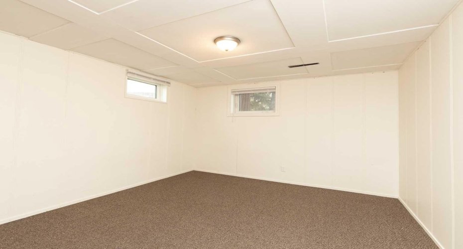 222 27 Street, Lethbridge, Alberta T1J 3R6, 4 Bedrooms Bedrooms, ,2 BathroomsBathrooms,Residential,For Sale,27,A2294375