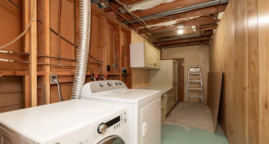 222 27 Street, Lethbridge, Alberta T1J 3R6, 4 Bedrooms Bedrooms, ,2 BathroomsBathrooms,Residential,For Sale,27,A2294375