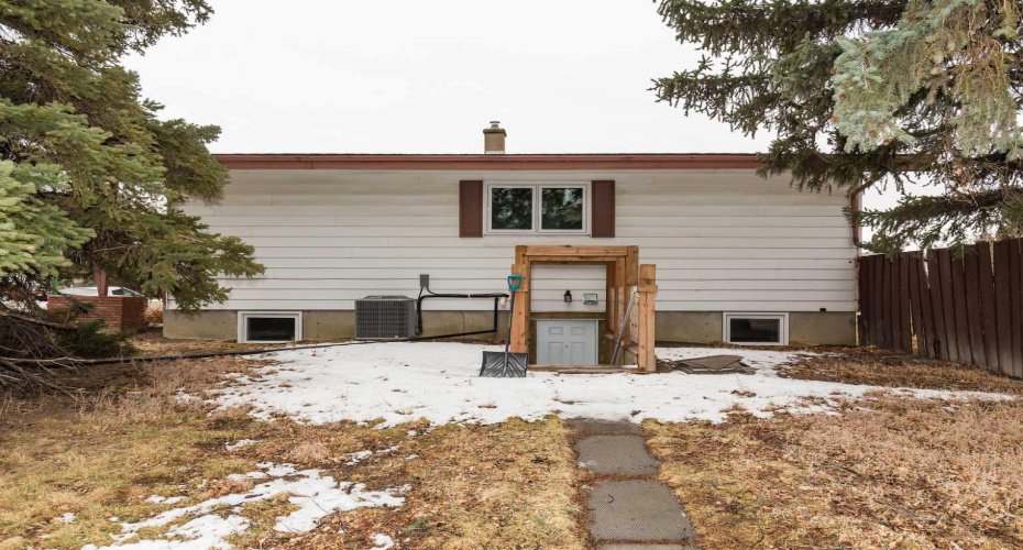 222 27 Street, Lethbridge, Alberta T1J 3R6, 4 Bedrooms Bedrooms, ,2 BathroomsBathrooms,Residential,For Sale,27,A2294375