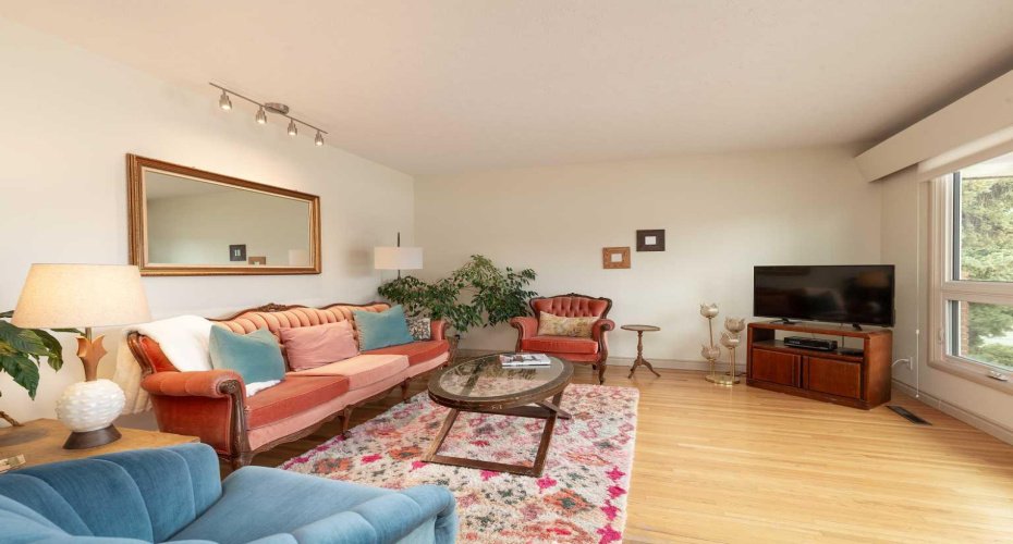 222 27 Street, Lethbridge, Alberta T1J 3R6, 4 Bedrooms Bedrooms, ,2 BathroomsBathrooms,Residential,For Sale,27,A2294375