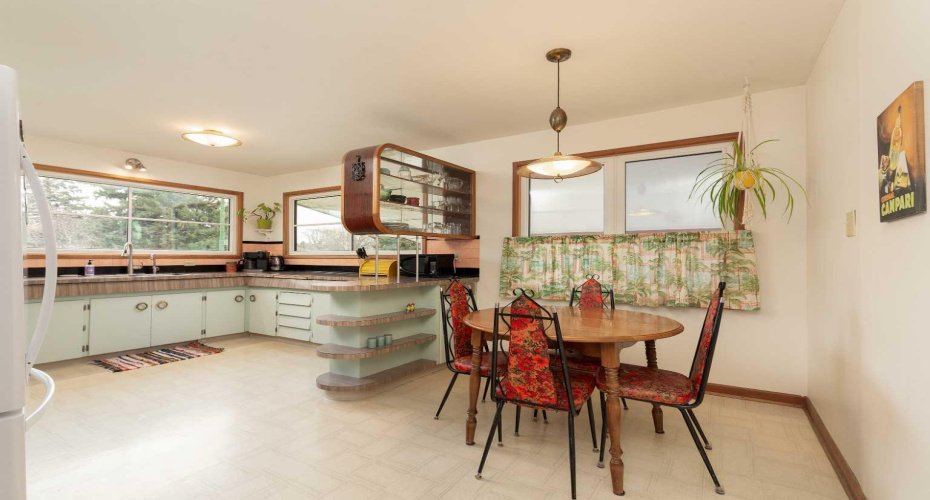 222 27 Street, Lethbridge, Alberta T1J 3R6, 4 Bedrooms Bedrooms, ,2 BathroomsBathrooms,Residential,For Sale,27,A2294375