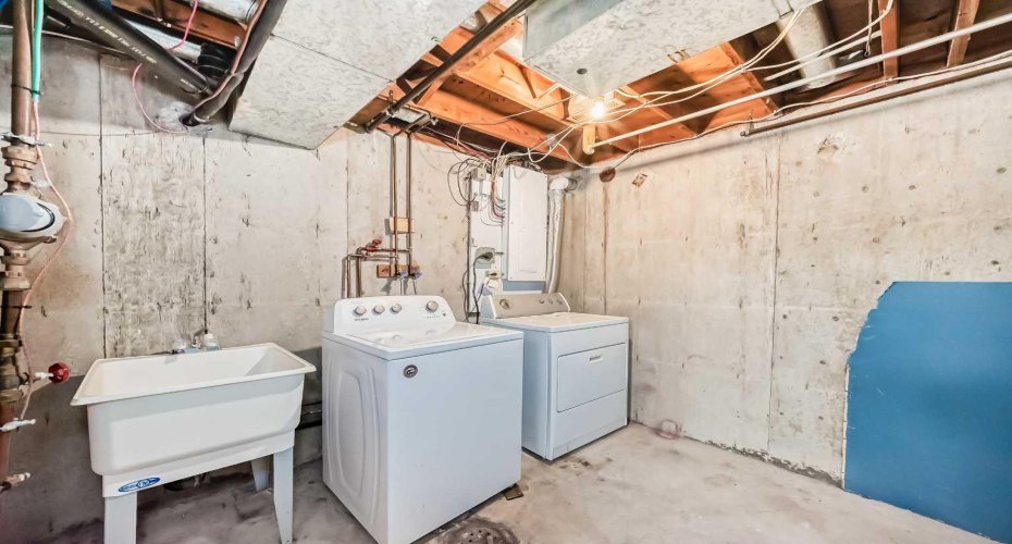 24 Abergale Way, Calgary, Alberta T2A 6H7, 3 Bedrooms Bedrooms, ,2 BathroomsBathrooms,Residential,For Sale,Abergale,A2294384