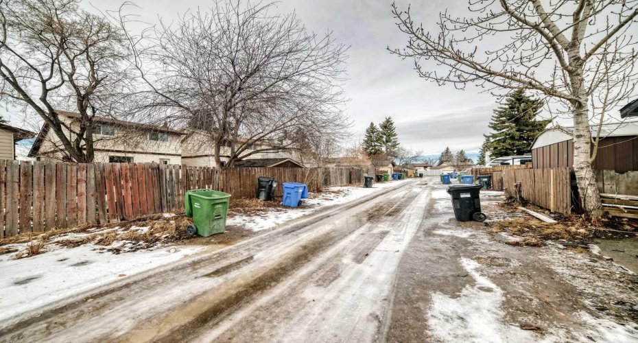 24 Abergale Way, Calgary, Alberta T2A 6H7, 3 Bedrooms Bedrooms, ,2 BathroomsBathrooms,Residential,For Sale,Abergale,A2294384