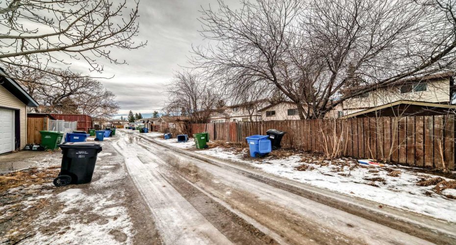 24 Abergale Way, Calgary, Alberta T2A 6H7, 3 Bedrooms Bedrooms, ,2 BathroomsBathrooms,Residential,For Sale,Abergale,A2294384