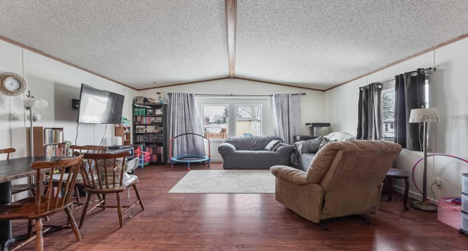 1410 43 Street, Lethbridge, Alberta T1K 3S5, 3 Bedrooms Bedrooms, ,1 BathroomBathrooms,Mobile,For Sale,43,A2294410