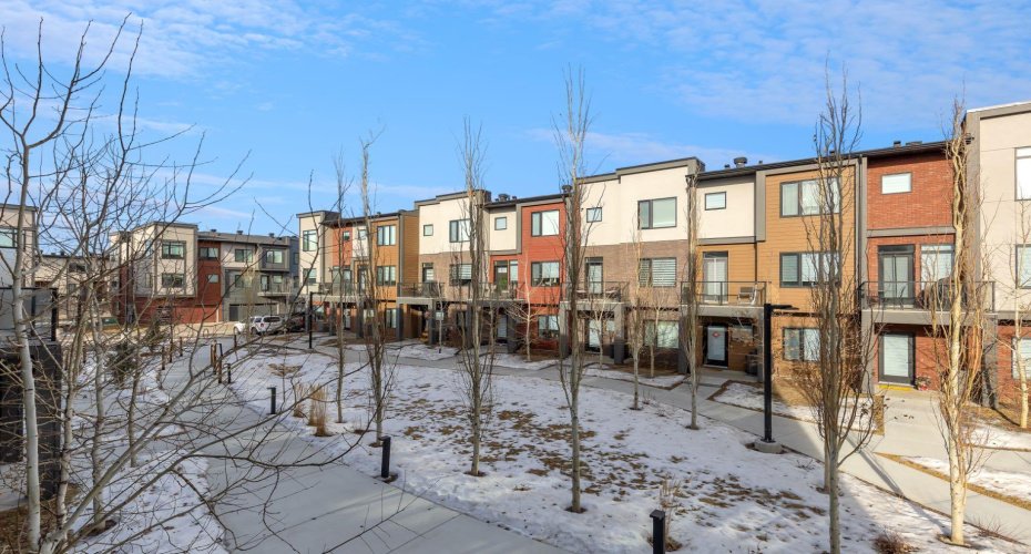 213 Greenbriar Common, Calgary, Alberta T3B6J3, 3 Bedrooms Bedrooms, ,4 BathroomsBathrooms,Residential,For Sale,Greenbriar,A2294428