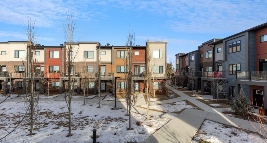 213 Greenbriar Common, Calgary, Alberta T3B6J3, 3 Bedrooms Bedrooms, ,4 BathroomsBathrooms,Residential,For Sale,Greenbriar,A2294428