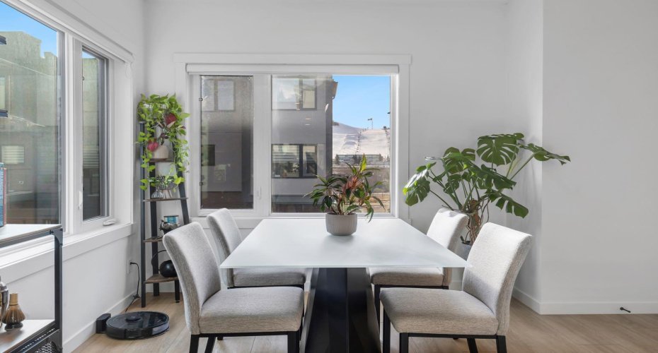 213 Greenbriar Common, Calgary, Alberta T3B6J3, 3 Bedrooms Bedrooms, ,4 BathroomsBathrooms,Residential,For Sale,Greenbriar,A2294428