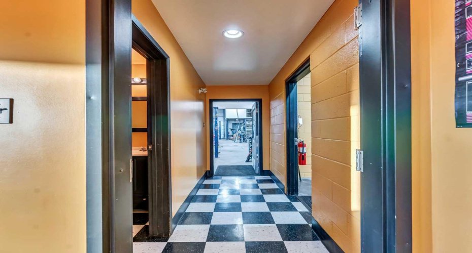 674 17 Street, Medicine Hat, Alberta T1A 4X7, ,Commercial,For Sale,17,A2294431