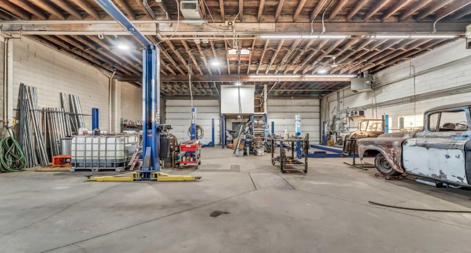 674 17 Street, Medicine Hat, Alberta T1A 4X7, ,Commercial,For Sale,17,A2294431