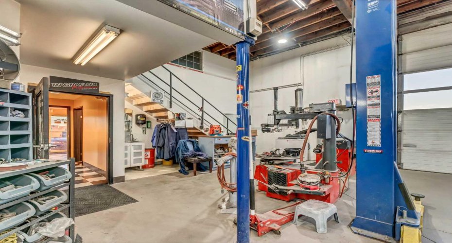 674 17 Street, Medicine Hat, Alberta T1A 4X7, ,Commercial,For Sale,17,A2294431