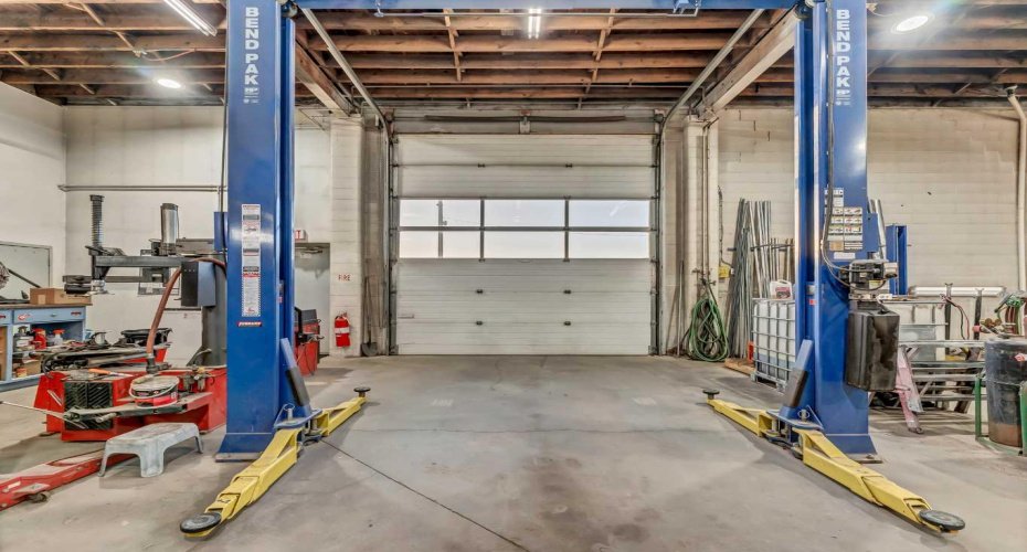 674 17 Street, Medicine Hat, Alberta T1A 4X7, ,Commercial,For Sale,17,A2294431