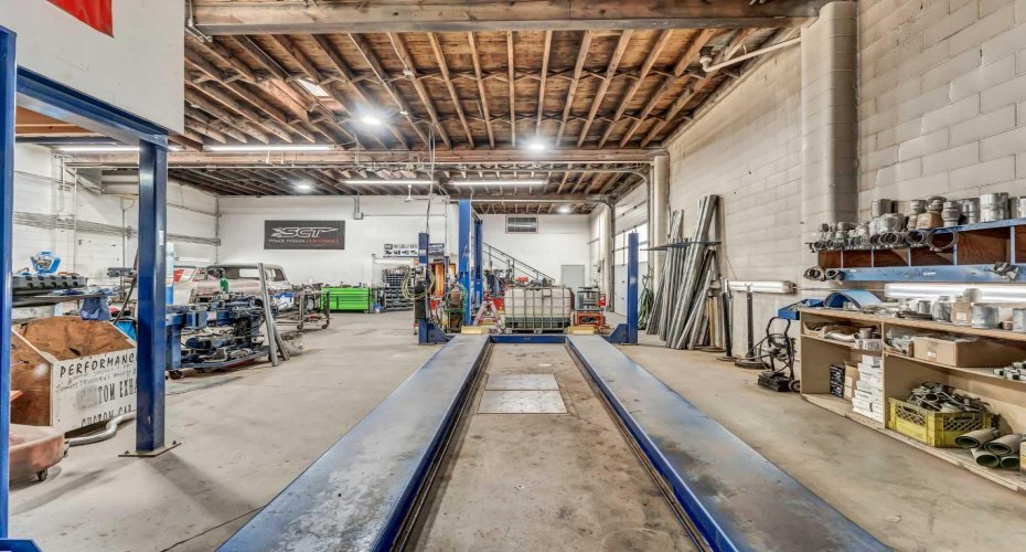 674 17 Street, Medicine Hat, Alberta T1A 4X7, ,Commercial,For Sale,17,A2294431