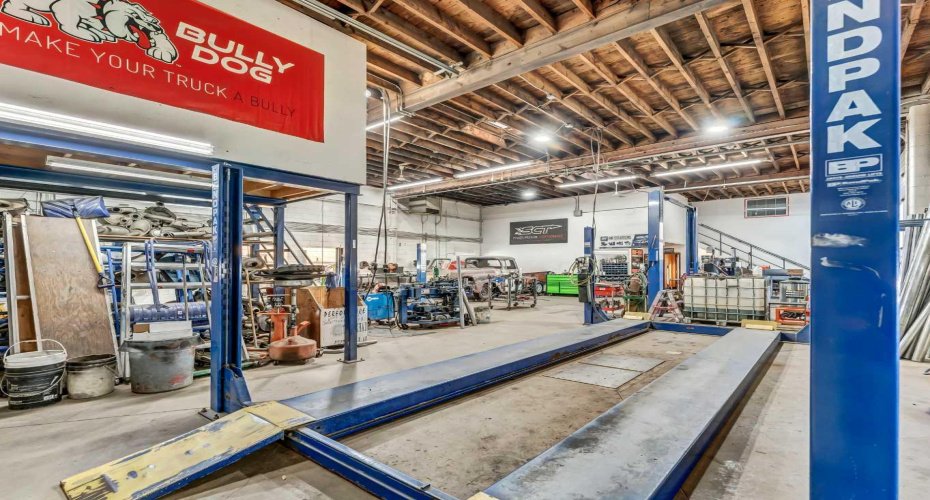 674 17 Street, Medicine Hat, Alberta T1A 4X7, ,Commercial,For Sale,17,A2294431