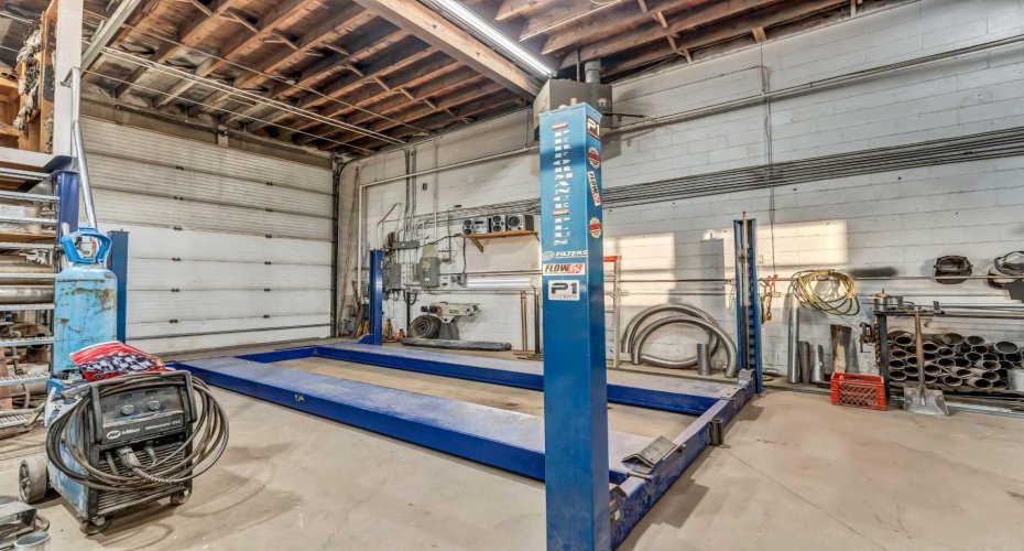 674 17 Street, Medicine Hat, Alberta T1A 4X7, ,Commercial,For Sale,17,A2294431