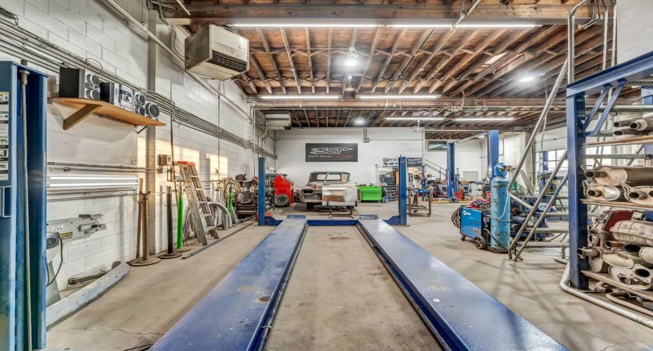 674 17 Street, Medicine Hat, Alberta T1A 4X7, ,Commercial,For Sale,17,A2294431