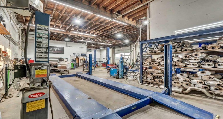 674 17 Street, Medicine Hat, Alberta T1A 4X7, ,Commercial,For Sale,17,A2294431