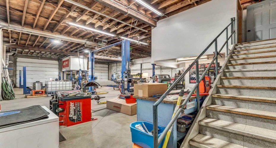 674 17 Street, Medicine Hat, Alberta T1A 4X7, ,Commercial,For Sale,17,A2294431