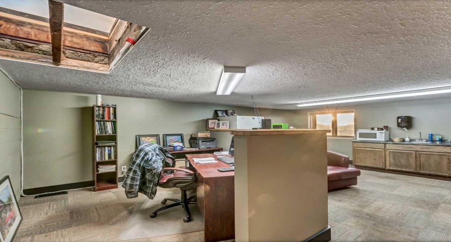 674 17 Street, Medicine Hat, Alberta T1A 4X7, ,Commercial,For Sale,17,A2294431