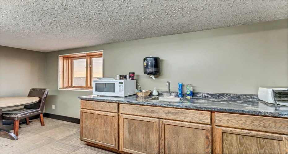 674 17 Street, Medicine Hat, Alberta T1A 4X7, ,Commercial,For Sale,17,A2294431