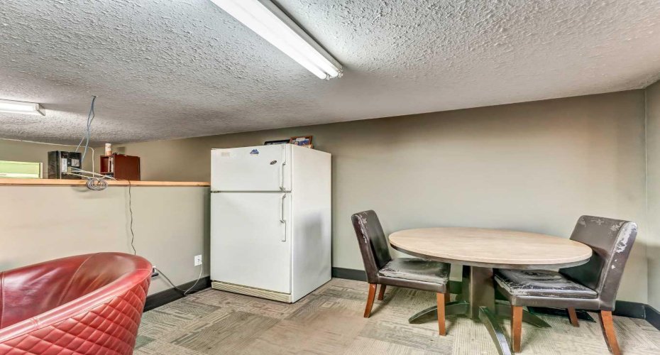 674 17 Street, Medicine Hat, Alberta T1A 4X7, ,Commercial,For Sale,17,A2294431