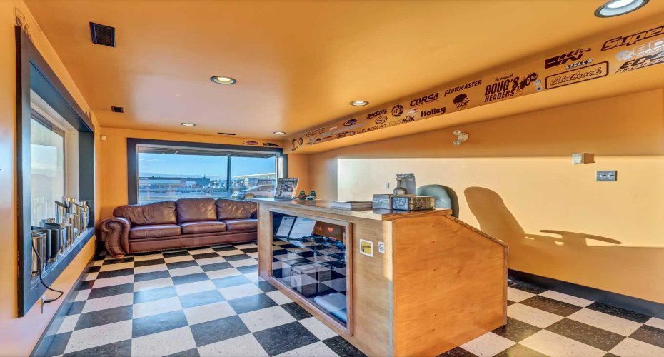 674 17 Street, Medicine Hat, Alberta T1A 4X7, ,Commercial,For Sale,17,A2294431