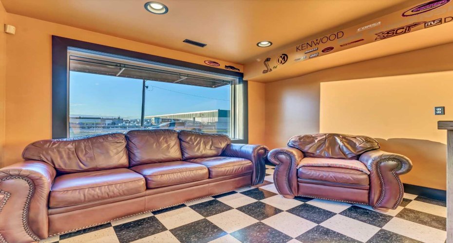 674 17 Street, Medicine Hat, Alberta T1A 4X7, ,Commercial,For Sale,17,A2294431