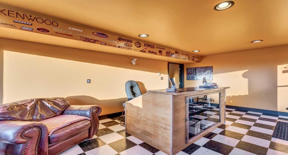 674 17 Street, Medicine Hat, Alberta T1A 4X7, ,Commercial,For Sale,17,A2294431