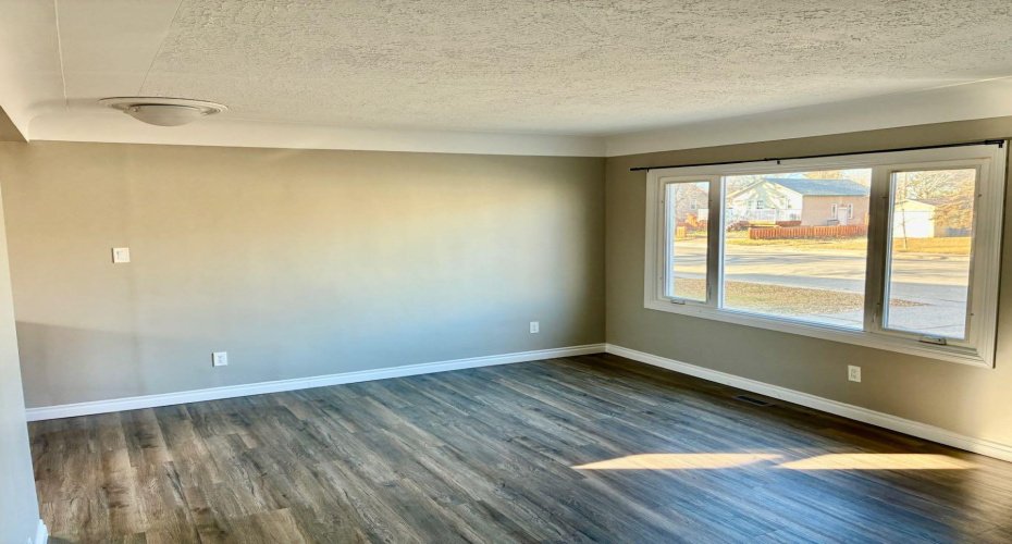 10113 108 Avenue, Grande Prairie, Alberta T8V 1P2, 2 Bedrooms Bedrooms, ,1 BathroomBathrooms,Residential,For Sale,108,A2294467