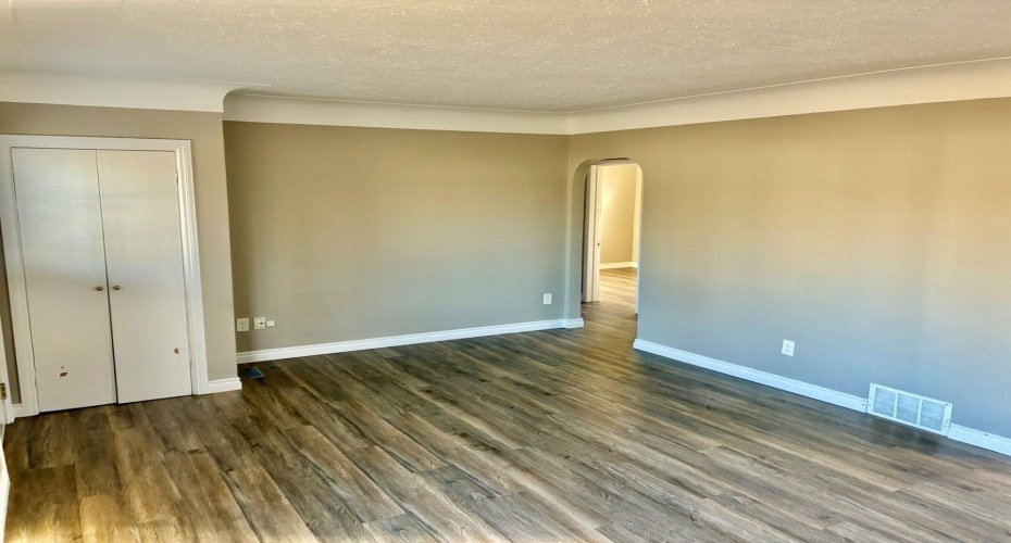 10113 108 Avenue, Grande Prairie, Alberta T8V 1P2, 2 Bedrooms Bedrooms, ,1 BathroomBathrooms,Residential,For Sale,108,A2294467