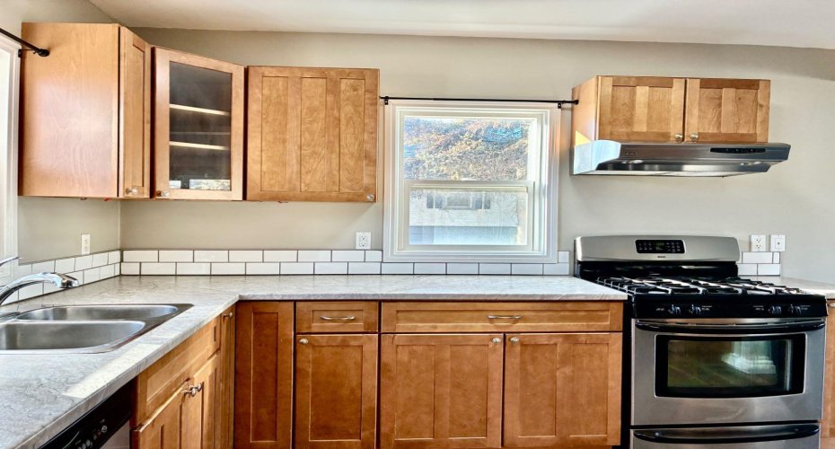 10113 108 Avenue, Grande Prairie, Alberta T8V 1P2, 2 Bedrooms Bedrooms, ,1 BathroomBathrooms,Residential,For Sale,108,A2294467