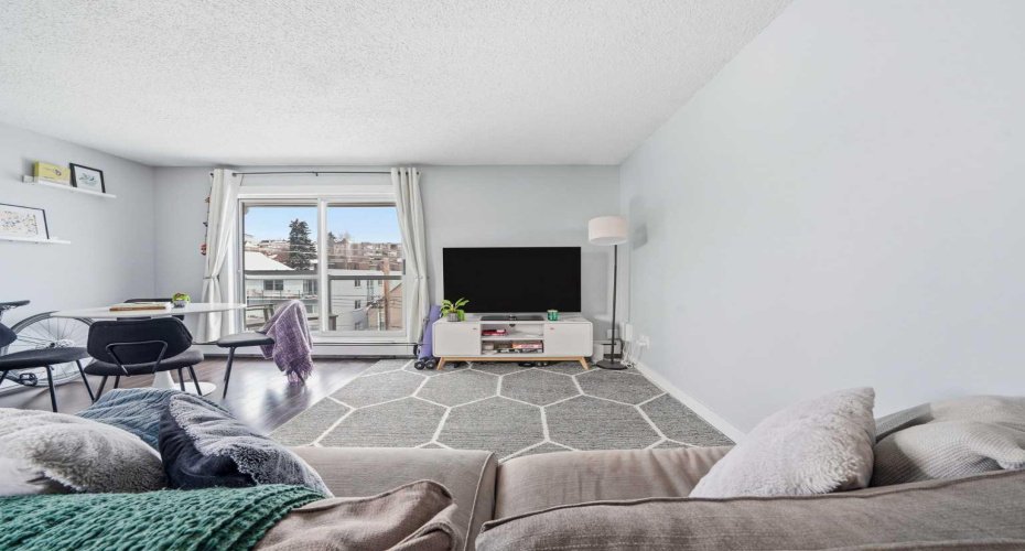 2117 16 Street, Calgary, Alberta T2T4E5, 1 Bedroom Bedrooms, ,1 BathroomBathrooms,Residential,For Sale,16,A2294470