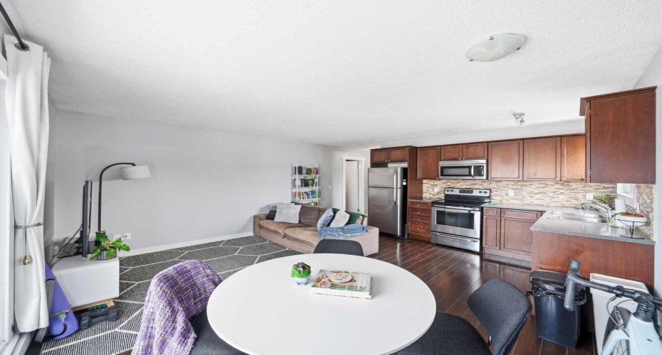 2117 16 Street, Calgary, Alberta T2T4E5, 1 Bedroom Bedrooms, ,1 BathroomBathrooms,Residential,For Sale,16,A2294470