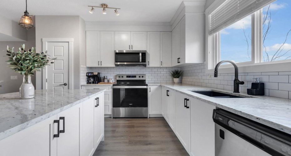 11 Sage Bluff Gate, Calgary, Alberta T3R 1T5, 2 Bedrooms Bedrooms, ,3 BathroomsBathrooms,Residential,For Sale,Sage Bluff,A2294497