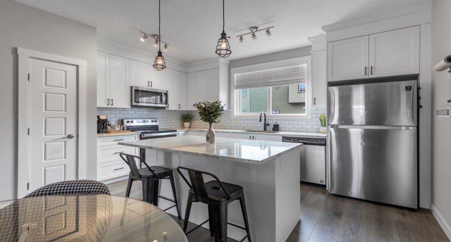 11 Sage Bluff Gate, Calgary, Alberta T3R 1T5, 2 Bedrooms Bedrooms, ,3 BathroomsBathrooms,Residential,For Sale,Sage Bluff,A2294497