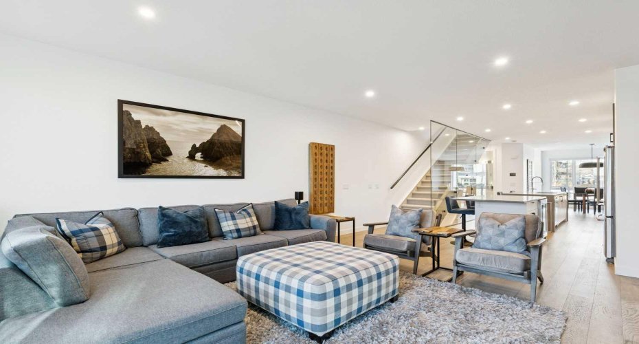 2106 17A Street, Calgary, Alberta T2T 4R8, 3 Bedrooms Bedrooms, ,4 BathroomsBathrooms,Residential,For Sale,17A,A2294502