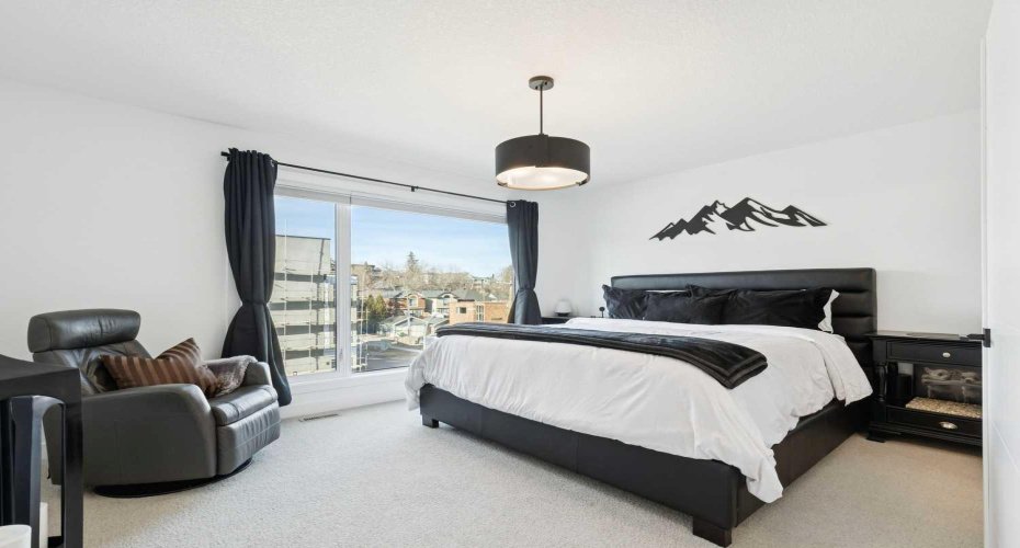 West facing primary bedroom