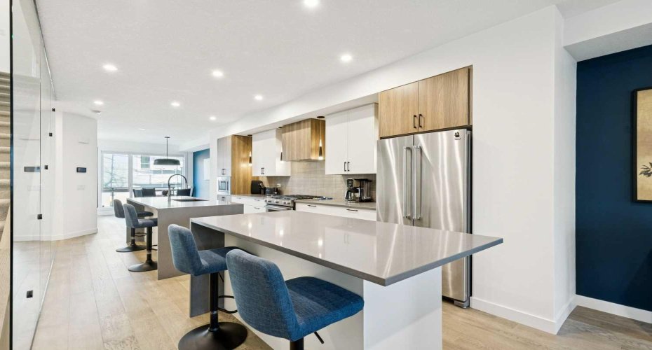 2106 17A Street, Calgary, Alberta T2T 4R8, 3 Bedrooms Bedrooms, ,4 BathroomsBathrooms,Residential,For Sale,17A,A2294502