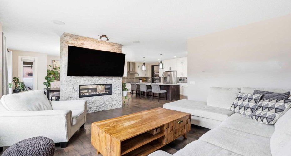 113 Kinniburgh Way, Chestermere, Alberta T1X 0R8, 4 Bedrooms Bedrooms, ,4 BathroomsBathrooms,Residential,For Sale,Kinniburgh,A2294516