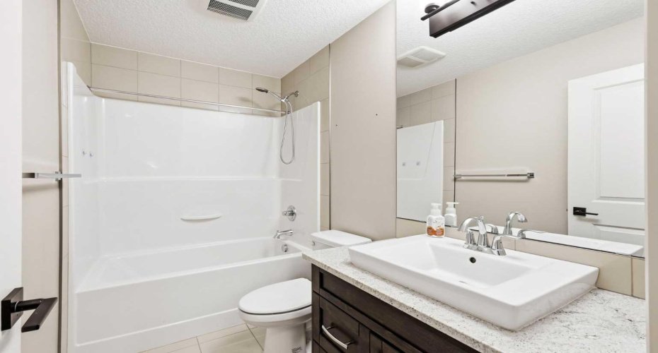 113 Kinniburgh Way, Chestermere, Alberta T1X 0R8, 4 Bedrooms Bedrooms, ,4 BathroomsBathrooms,Residential,For Sale,Kinniburgh,A2294516