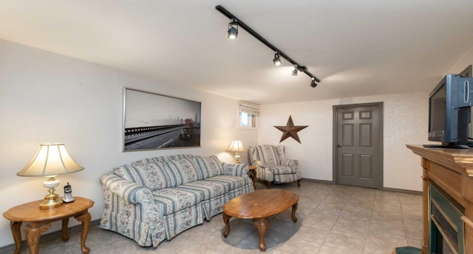 5015 35 Street, Innisfail, Alberta T4G 1H5, 3 Bedrooms Bedrooms, ,3 BathroomsBathrooms,Residential,For Sale,35,A2294580