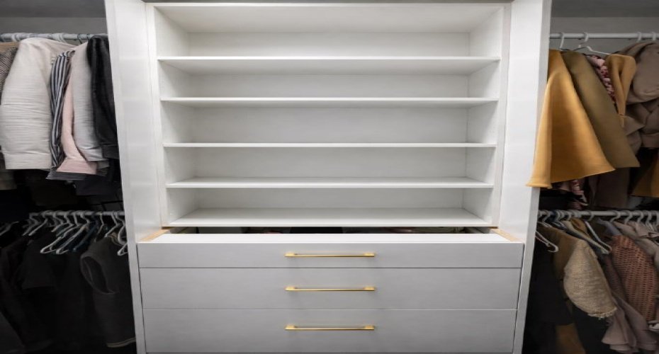 Walk in closet organizer