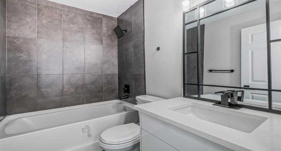 Upper level second full bathroom