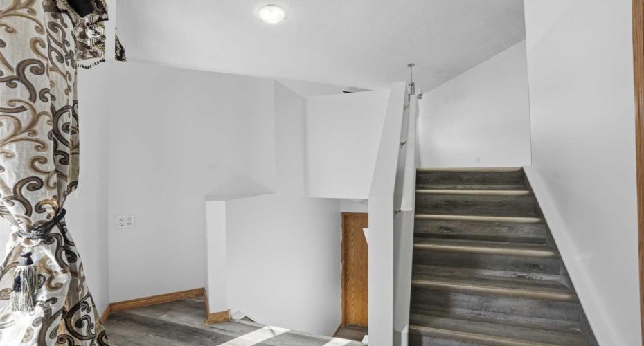 523 Martindale Drive, Calgary, Alberta T3J 4W3, 5 Bedrooms Bedrooms, ,3 BathroomsBathrooms,Residential,For Sale,Martindale,A2290909