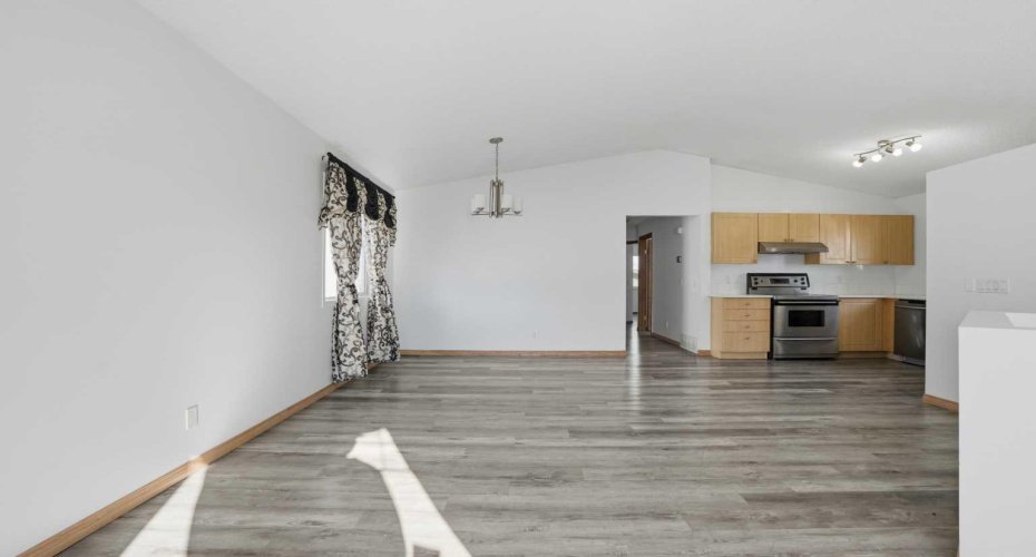 523 Martindale Drive, Calgary, Alberta T3J 4W3, 5 Bedrooms Bedrooms, ,3 BathroomsBathrooms,Residential,For Sale,Martindale,A2290909