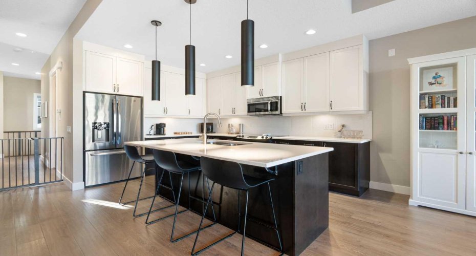 2016 35 Avenue, Calgary, Alberta T2T 2E1, 3 Bedrooms Bedrooms, ,3 BathroomsBathrooms,Residential,For Sale,35,A2291910