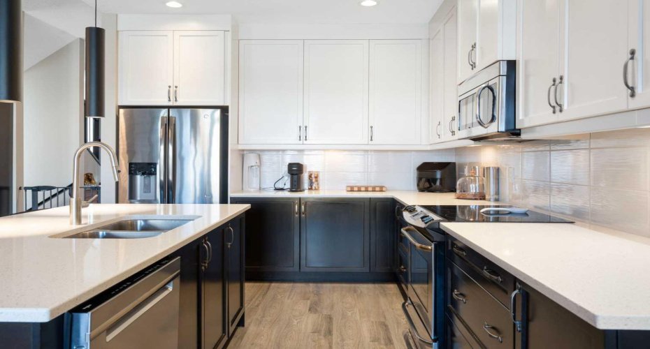 2016 35 Avenue, Calgary, Alberta T2T 2E1, 3 Bedrooms Bedrooms, ,3 BathroomsBathrooms,Residential,For Sale,35,A2291910