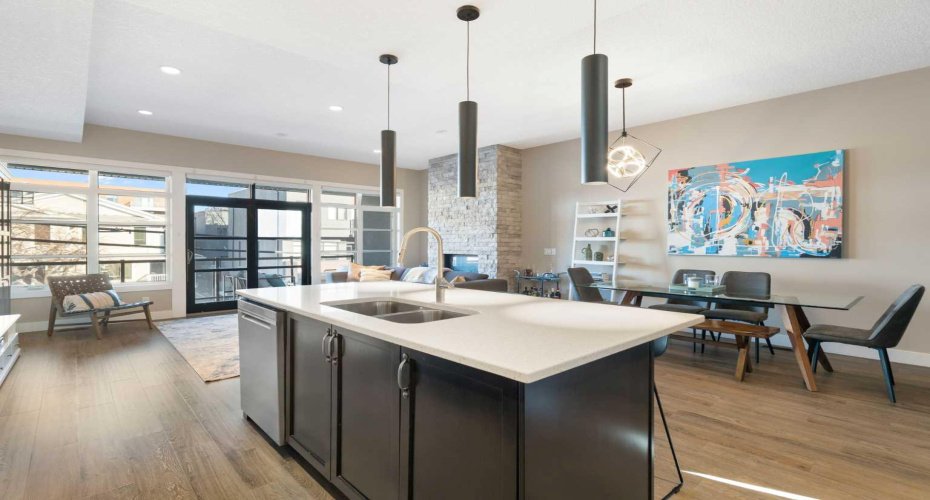 2016 35 Avenue, Calgary, Alberta T2T 2E1, 3 Bedrooms Bedrooms, ,3 BathroomsBathrooms,Residential,For Sale,35,A2291910